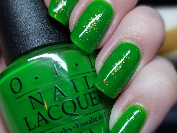 Nail polish swatch / manicure of shade OPI Green Come True
