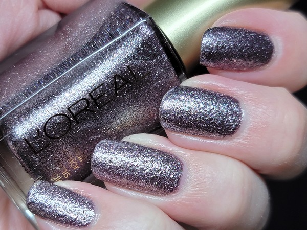 Nail polish swatch / manicure of shade L'Oréal Diamond in the Rough