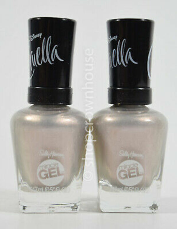 Nail polish swatch / manicure of shade Sally Hansen Iconic Darling!