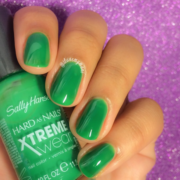 Nail polish swatch / manicure of shade Sally Hansen Xtreme Wear Tan-Lime