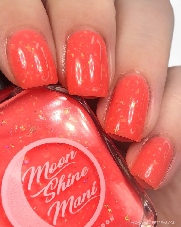Nail polish swatch / manicure of shade Moonshine Mani Coral Fixation 2.0