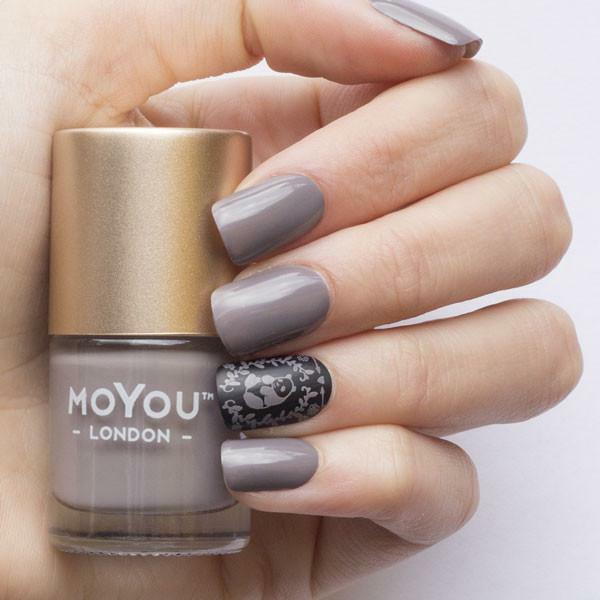 Nail polish swatch / manicure of shade MoYou London Falcon