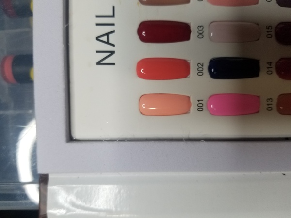 Nail polish swatch / manicure of shade Valentino 054