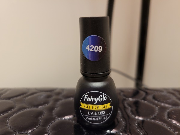 Nail polish swatch / manicure of shade Fairy Glo 4209