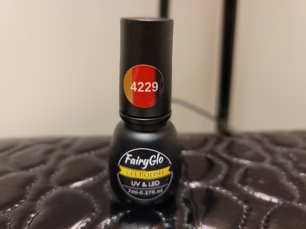 Nail polish swatch / manicure of shade Fairy Glo 4229
