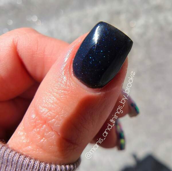 Nail polish swatch / manicure of shade Sparkle and Co. Skyline Silhouette