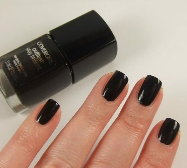 Nail polish swatch / manicure of shade CoverGirl Black diamond
