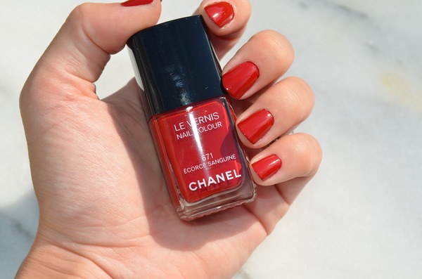 Nail polish swatch / manicure of shade Chanel Écorce Sanguine