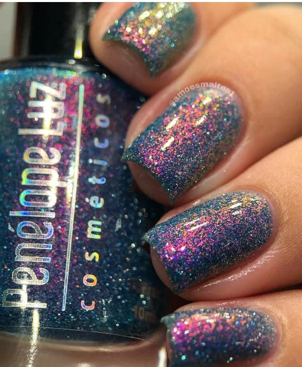 Nail polish swatch / manicure of shade Penelope Luz Stargate