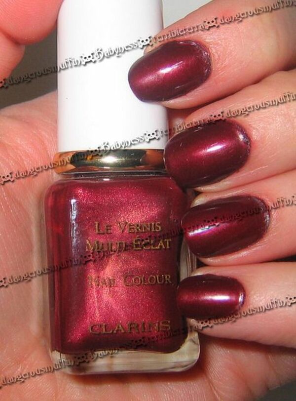 Nail polish swatch / manicure of shade Clarins Rouge Fusion