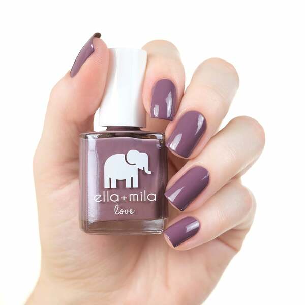Nail polish swatch / manicure of shade Ella and Mila You and Me