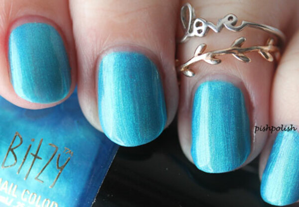 Nail polish swatch / manicure of shade Bitzy April Showers
