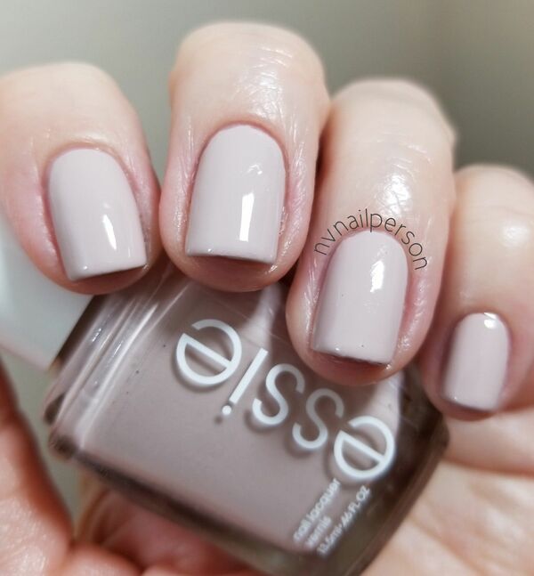 Nail polish swatch / manicure of shade essie Mind-full Meditation