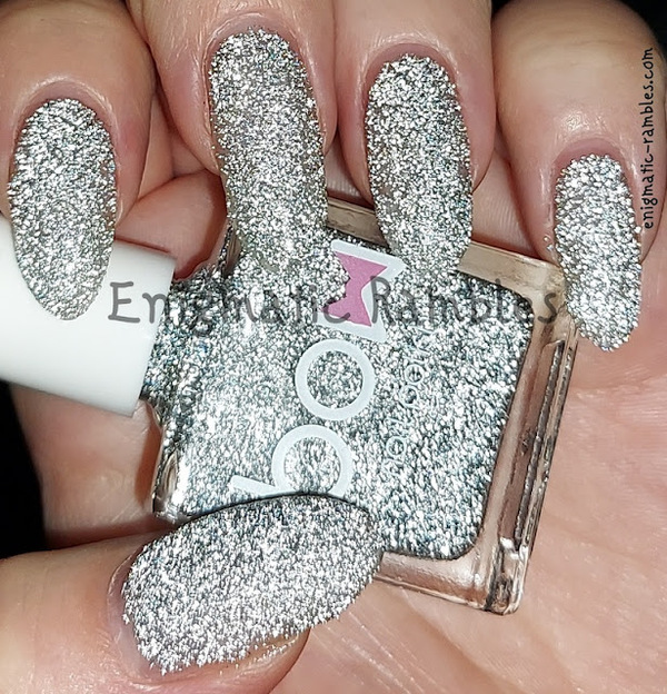 Nail polish swatch / manicure of shade Bow Blinder