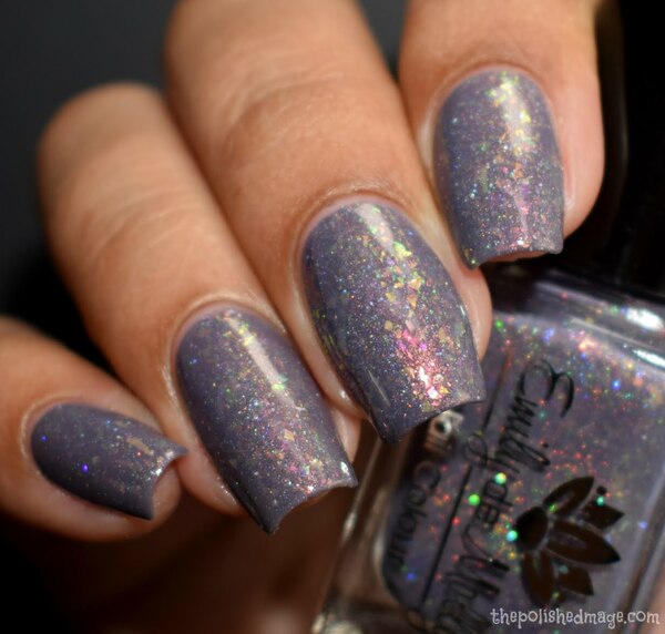 Nail polish swatch / manicure of shade Emily de Molly The Grey Silence