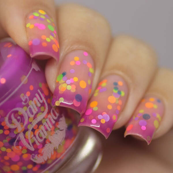 Nail polish swatch / manicure of shade By Dany Vianna Party Balloons
