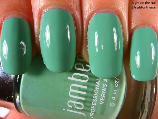 Nail polish swatch / manicure of shade Jamberry Hint of Mint