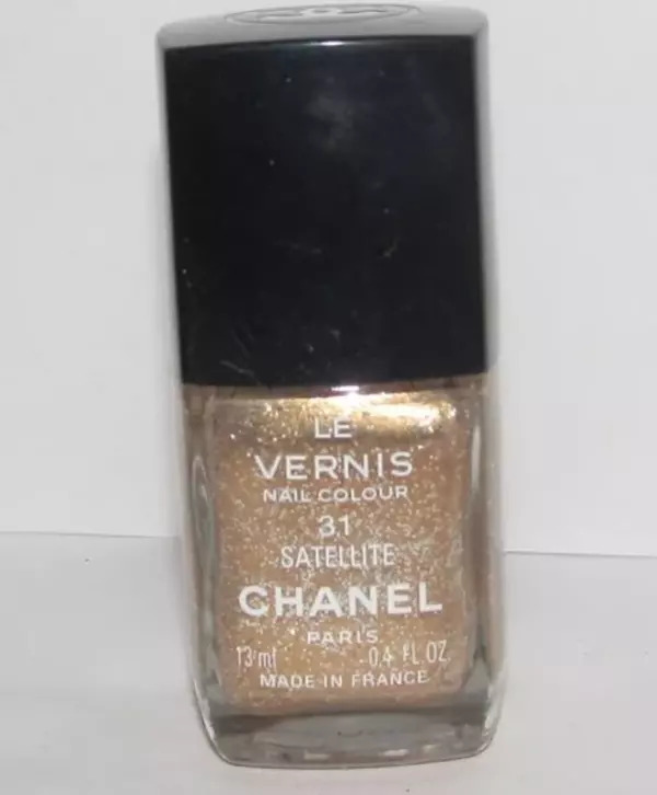 Nail polish swatch / manicure of shade Chanel Satellite