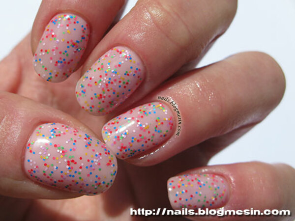 Nail polish swatch / manicure of shade Gelish Lots of Dots