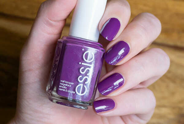 Nail polish swatch / manicure of shade essie Set the Tiki Bar High