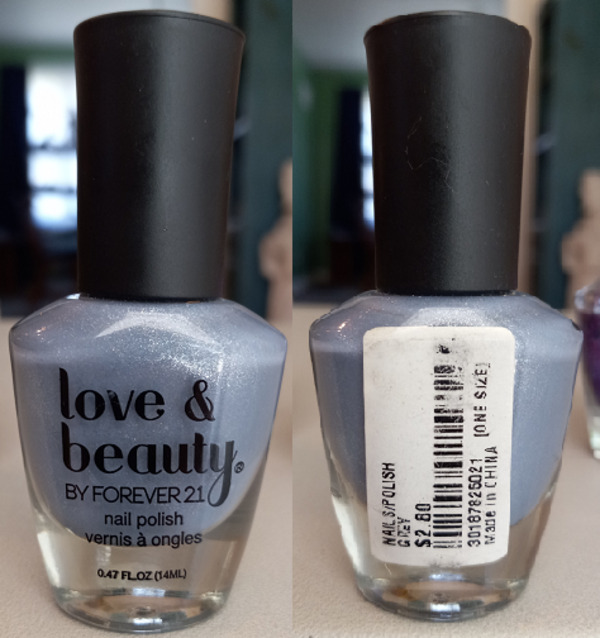 Nail polish swatch / manicure of shade Love and Beauty Grey