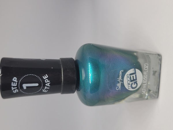 Nail polish swatch / manicure of shade Sally Hansen Miracle Gel Combustealble