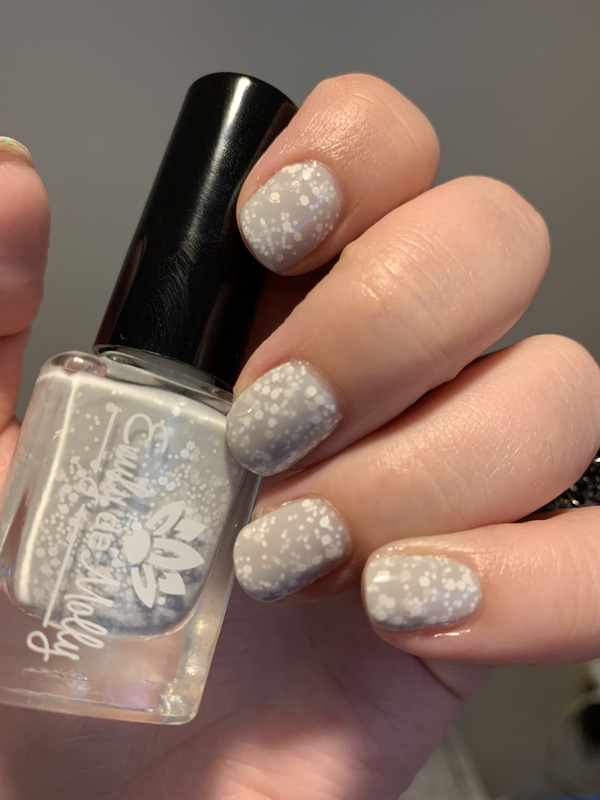 Nail polish swatch / manicure of shade Emily de Molly The New Style