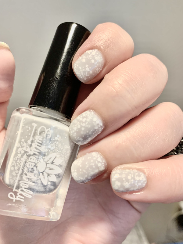 Nail polish swatch / manicure of shade Emily de Molly The New Style