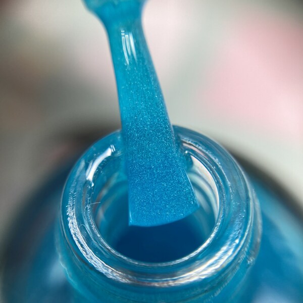 Nail polish swatch / manicure of shade L.A. Colors Freeze