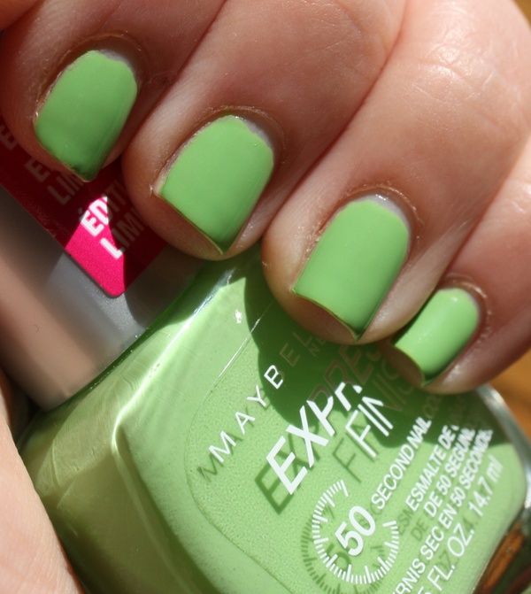 Nail polish swatch / manicure of shade Maybelline Go-Getter Green