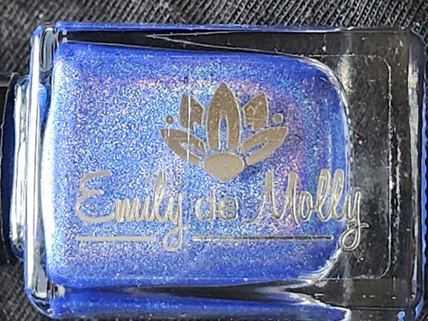 Nail polish swatch / manicure of shade Emily de Molly Perfect Oasis