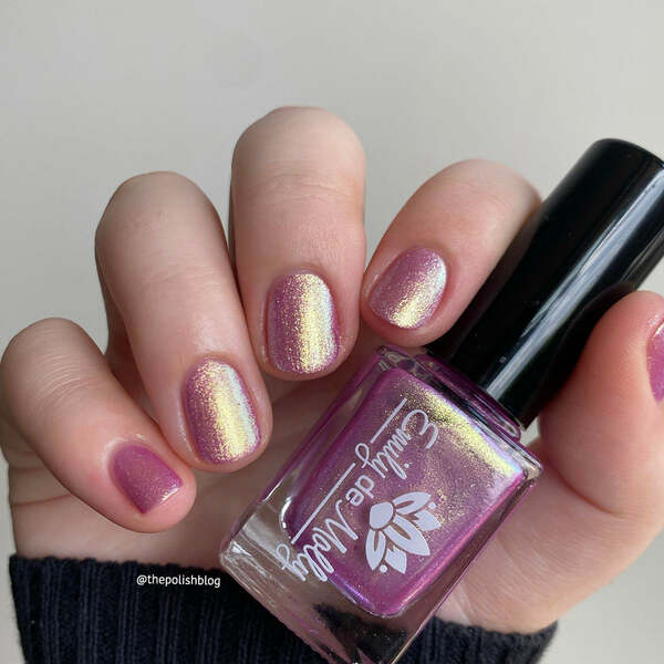 Nail polish swatch / manicure of shade Emily de Molly Crystal Cavern