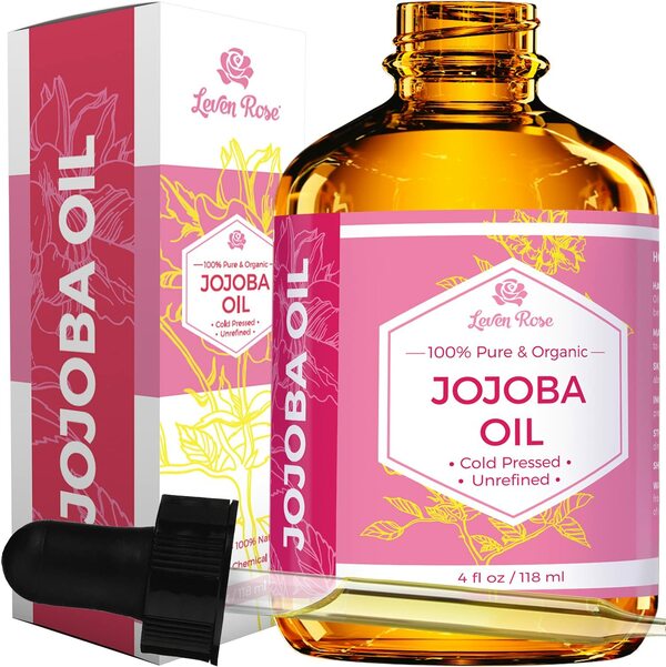 Nail polish swatch / manicure of shade Leven Rose Jojoba Oil