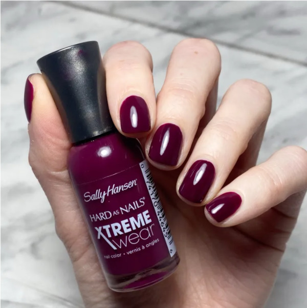 Nail polish swatch / manicure of shade Sally Hansen With the Beet