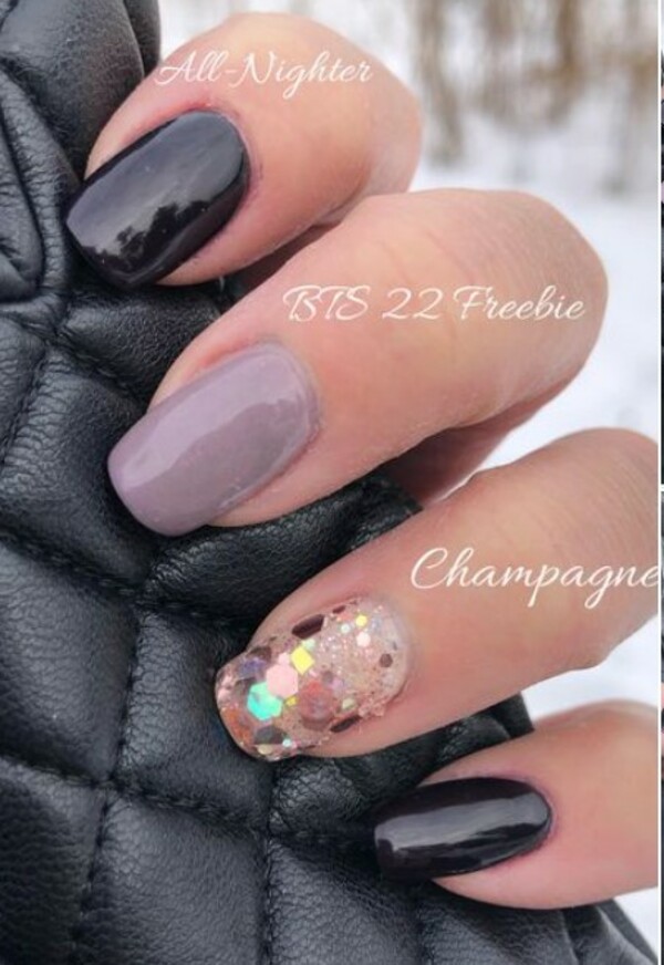 Nail polish swatch / manicure of shade Revel 2022 Back to School Freebie