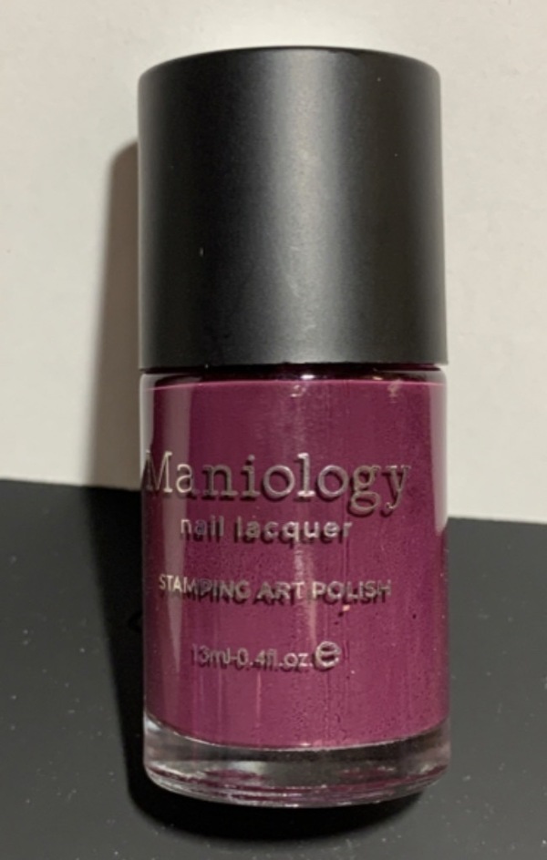 Nail polish swatch / manicure of shade Maniology Viper
