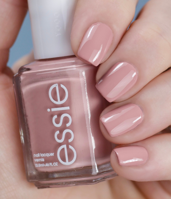 Nail polish swatch / manicure of shade essie The snuggle is real