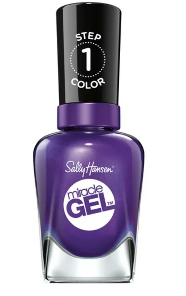 Nail polish swatch / manicure of shade Sally Hansen Miracle Gel Purplexed