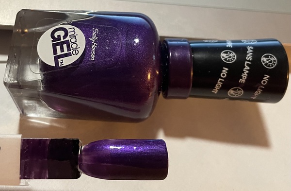 Nail polish swatch / manicure of shade Sally Hansen Miracle Gel Purplexed