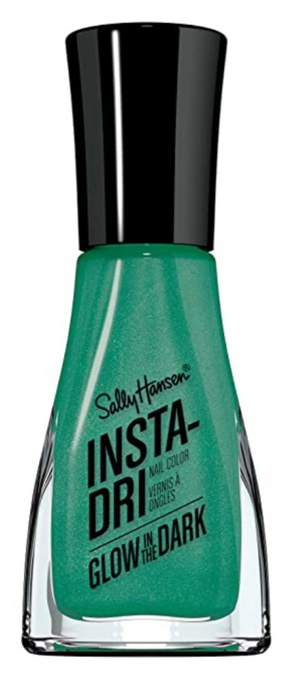 Nail polish swatch / manicure of shade Sally Hansen Insta-Dri Hallo-Green