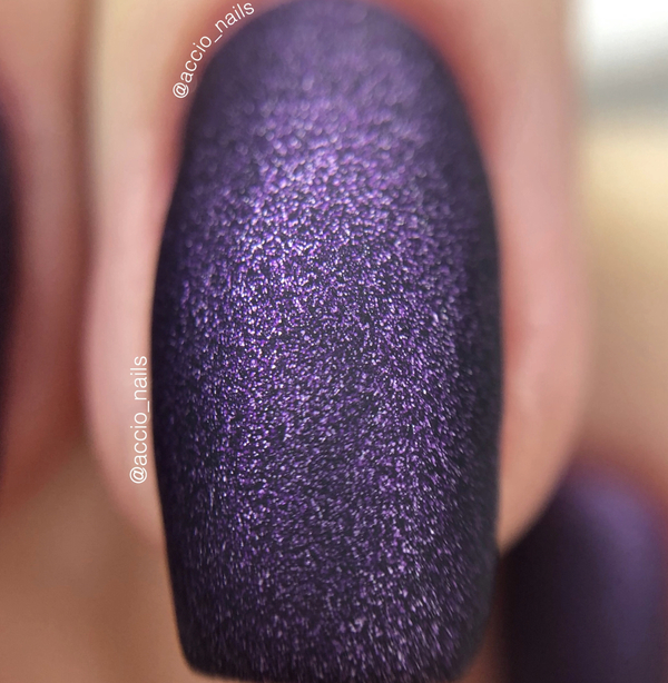 Nail polish swatch / manicure of shade Sinful Colors Twisted Obsession