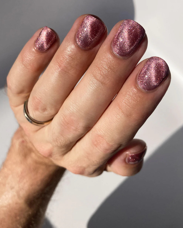 Nail polish swatch / manicure of shade Mooncat Velvet Rose