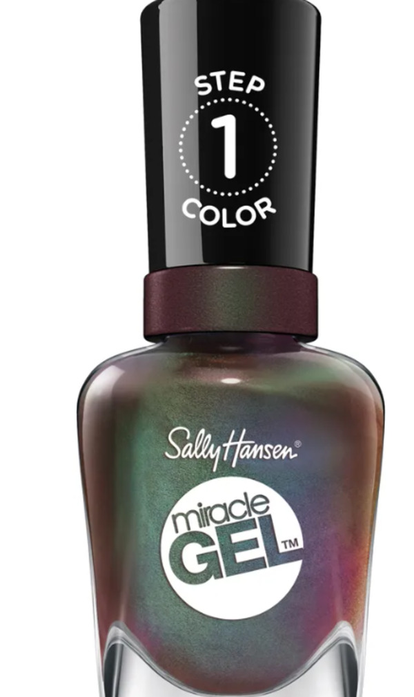 Nail polish swatch / manicure of shade Sally Hansen Holllaa-gram
