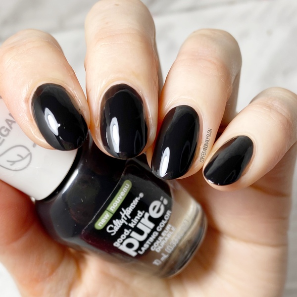 Nail polish swatch / manicure of shade Sally Hansen Black Stone