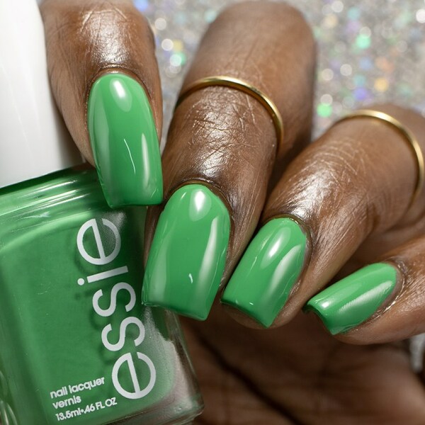 Nail polish swatch / manicure of shade essie Grass Never Greener