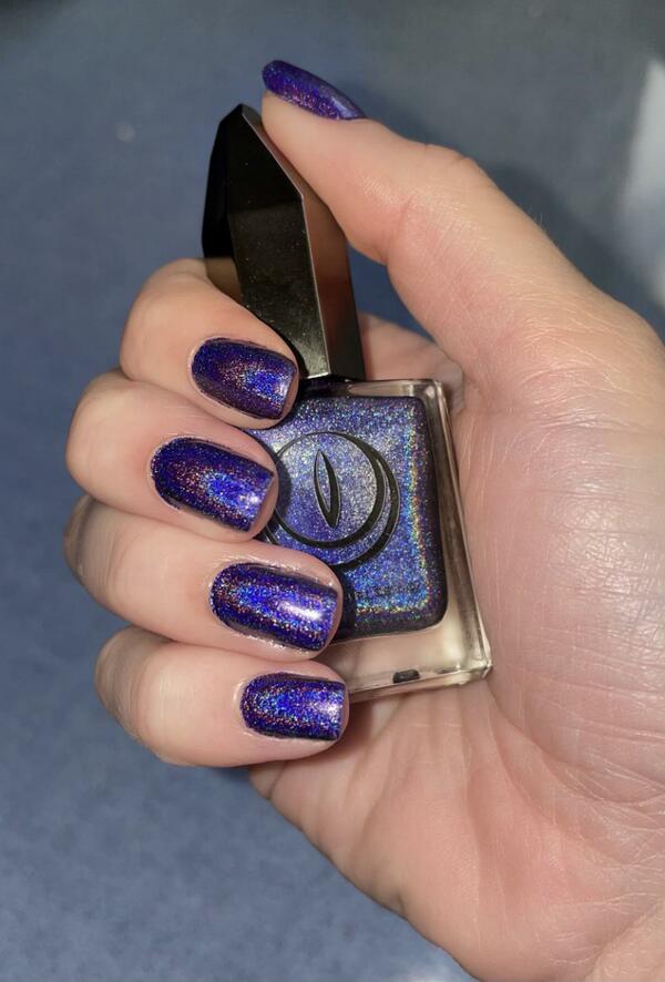 Nail polish swatch / manicure of shade Mooncat Antifragile