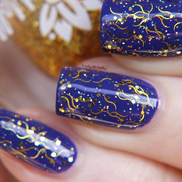 Nail polish swatch / manicure of shade Emily de Molly Waiting for the Sun