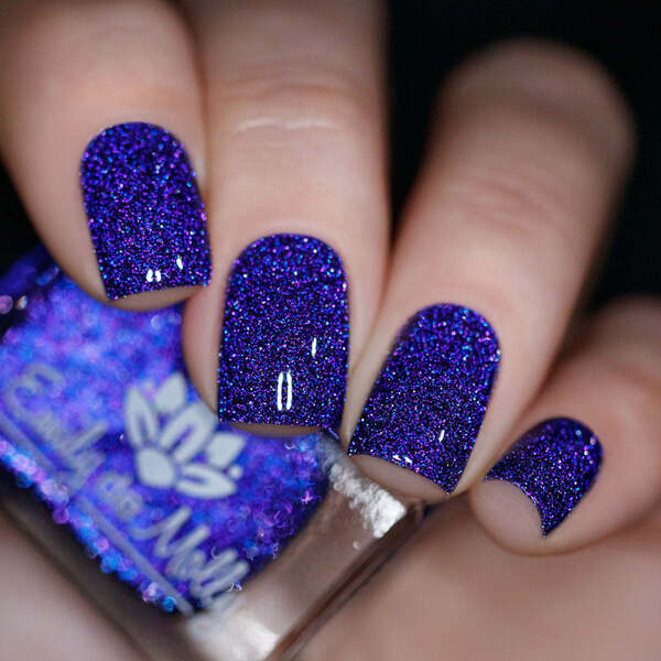Nail polish swatch / manicure of shade Emily de Molly Searching for Answers