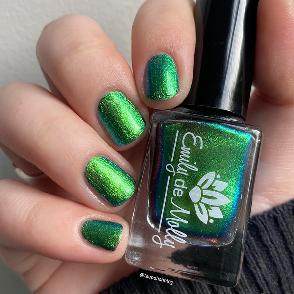 Nail polish swatch / manicure of shade Emily de Molly Shift in Perception