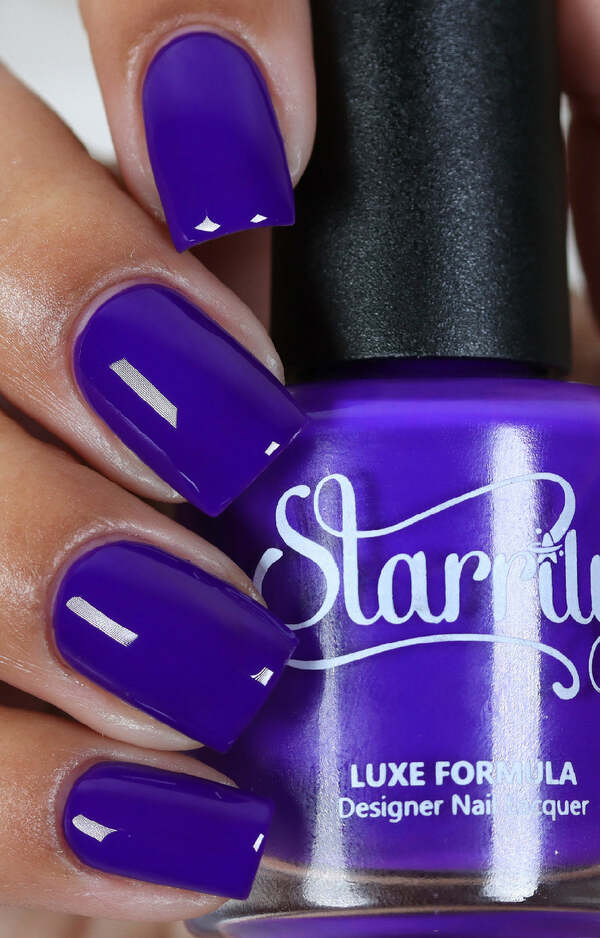 Nail polish swatch / manicure of shade Starrily Argon (Ar)